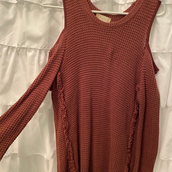 Clothes - Picture 4 of 7